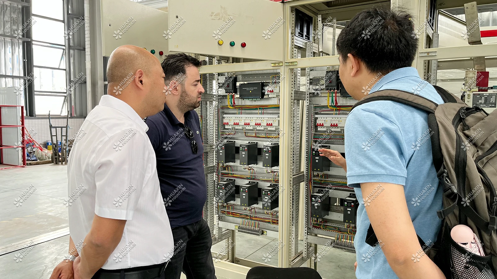 An Iraqi Customer Visited Huaxin Fountain Factory - Explain The Fountain Control System To The Customer
